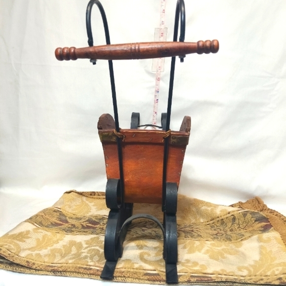 VINTAGE miniature sled with signed painting on the sides. - Picture 6 of 11